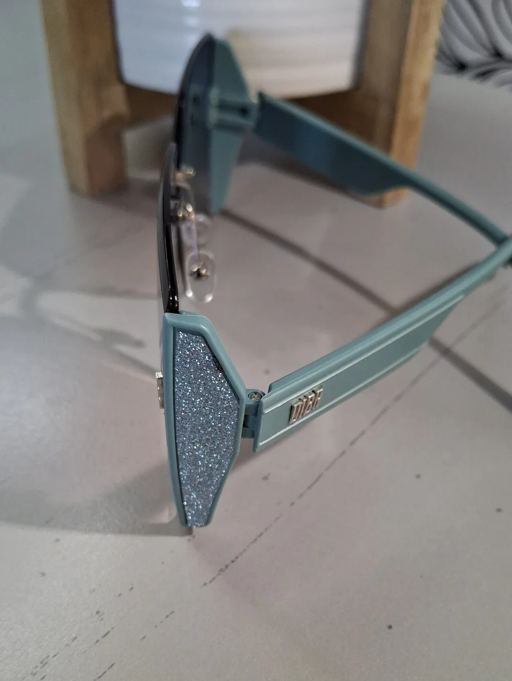 Gradiant Sunglasses & Case